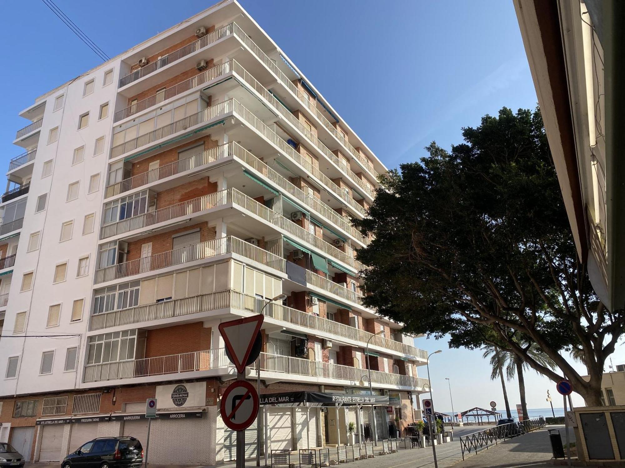 Beachfront And Cozy Apartment Cullera Bagian luar foto