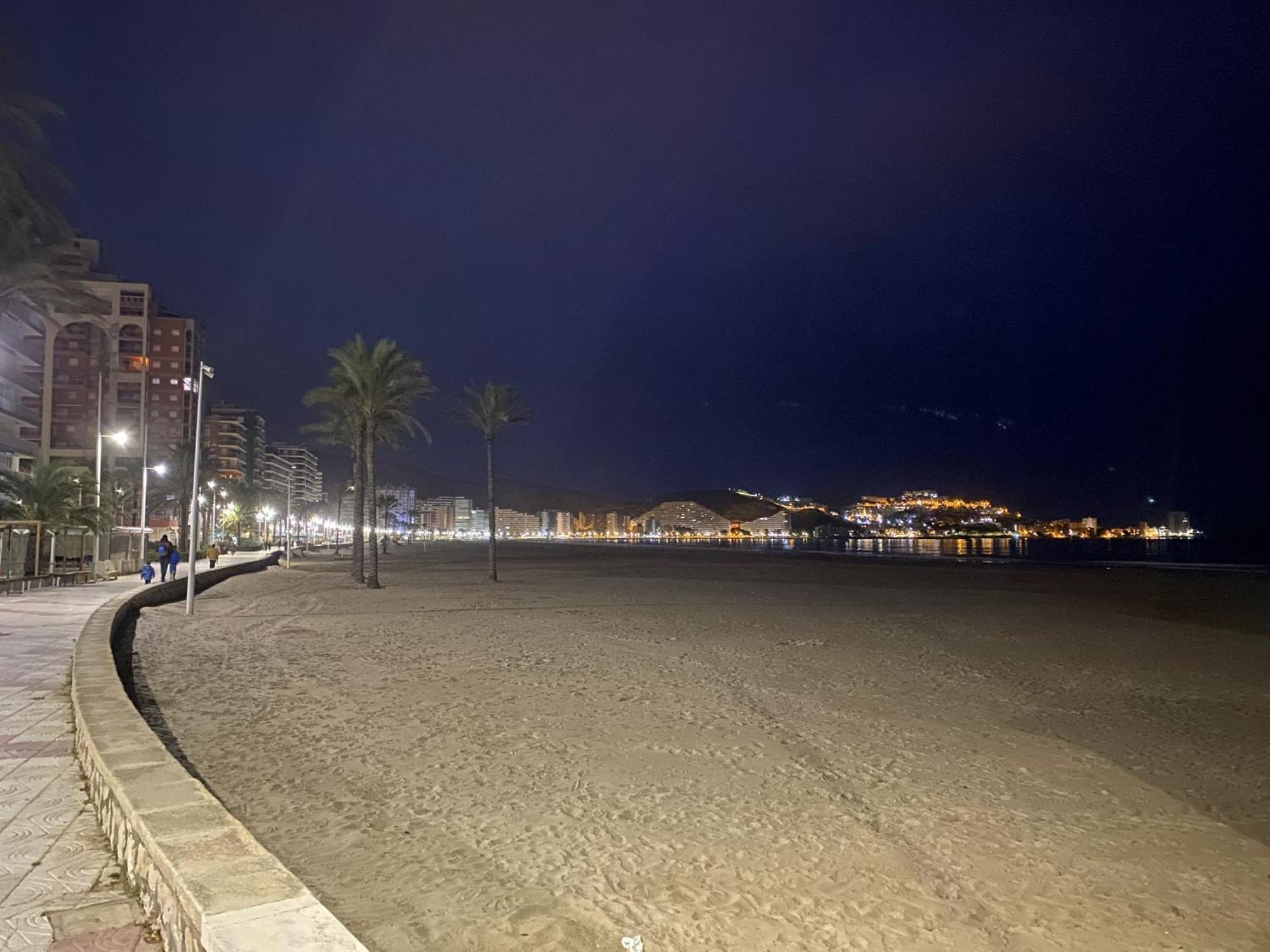 Beachfront And Cozy Apartment Cullera Bagian luar foto